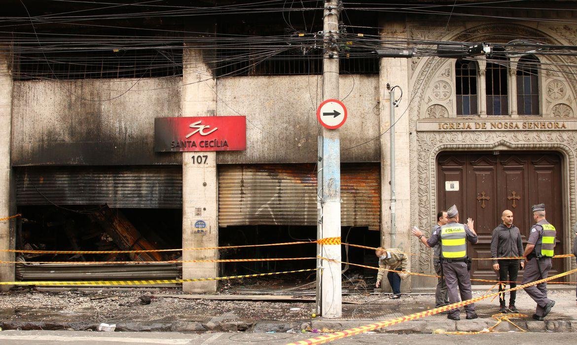 Prefeitura tenta conseguir a permiss&atilde;o judicial para a demoli&ccedil;&atilde;o do pr&eacute;dio o mais r&aacute;pido poss&iacute;vel