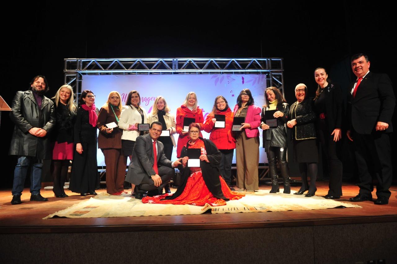 2&ordf; edi&ccedil;&atilde;o do Tr&oacute;feu Mulher Nota 10 homenageou  dez mulheres
