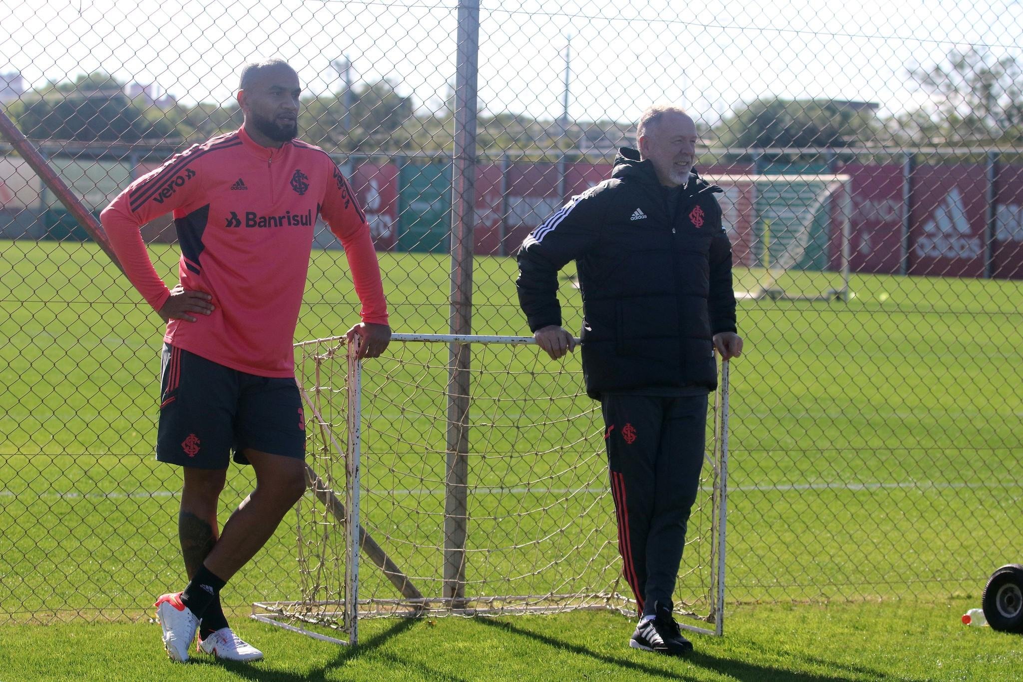 Rodrigo Moledo fica em Porto Alegre