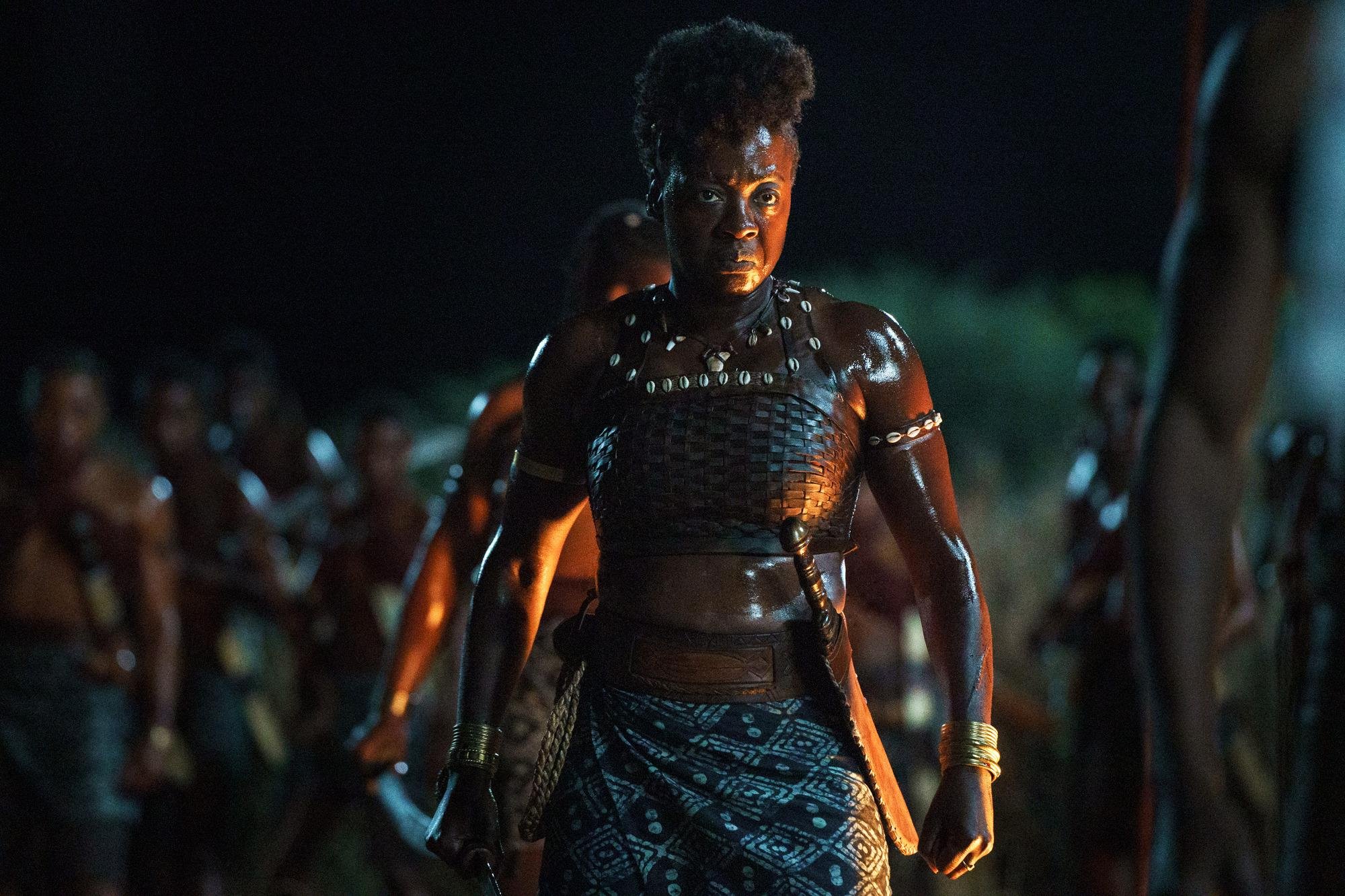 Viola Davis em cena do filme in&eacute;dito 'A Mulher Rei'