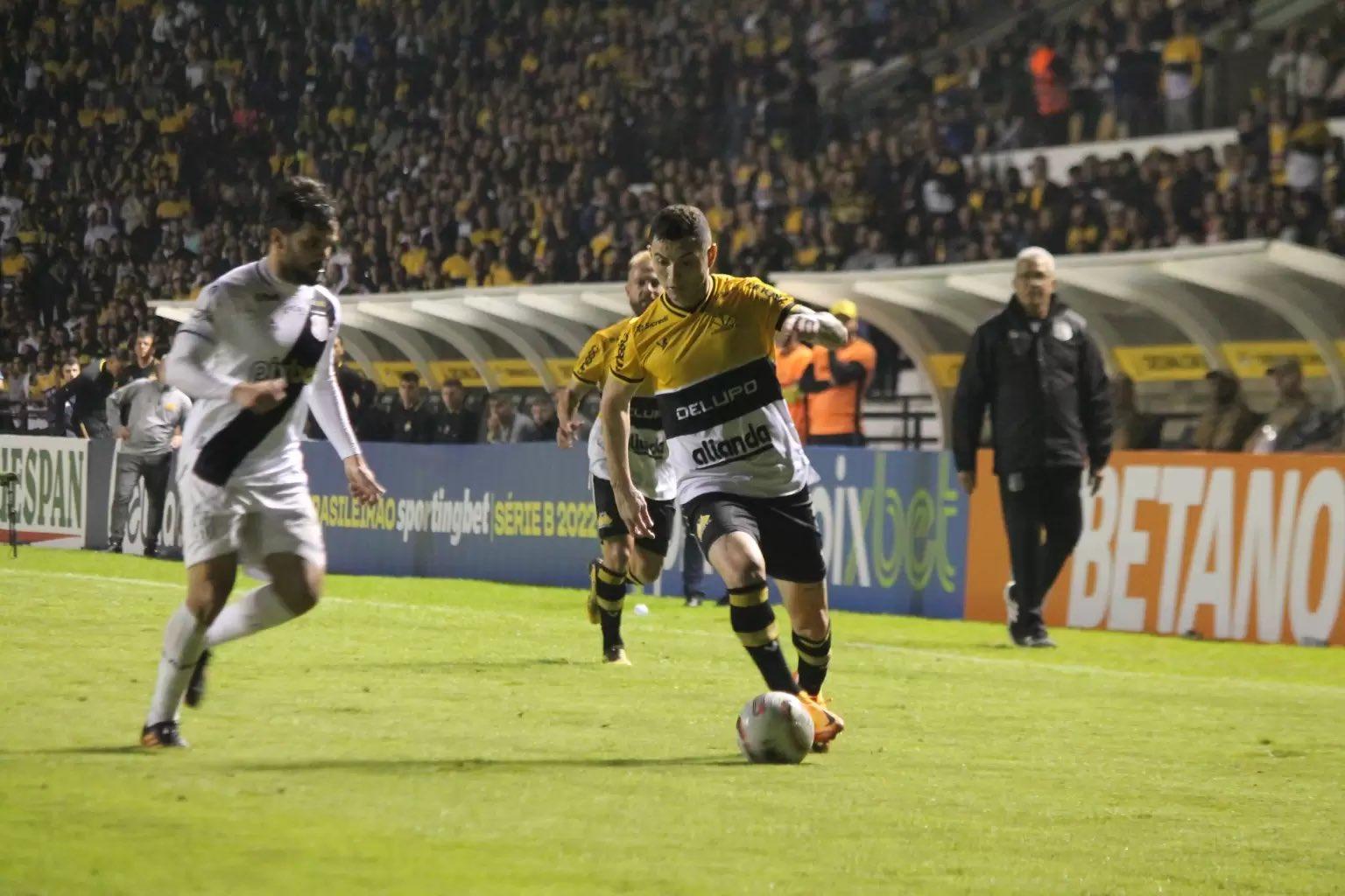 Crici&uacute;ma buscou o empate no final