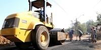 Iniciado no final de 2018, projeto já pavimentou ou repavimentou 56 ruas e avenidas em diferentes regiões do município