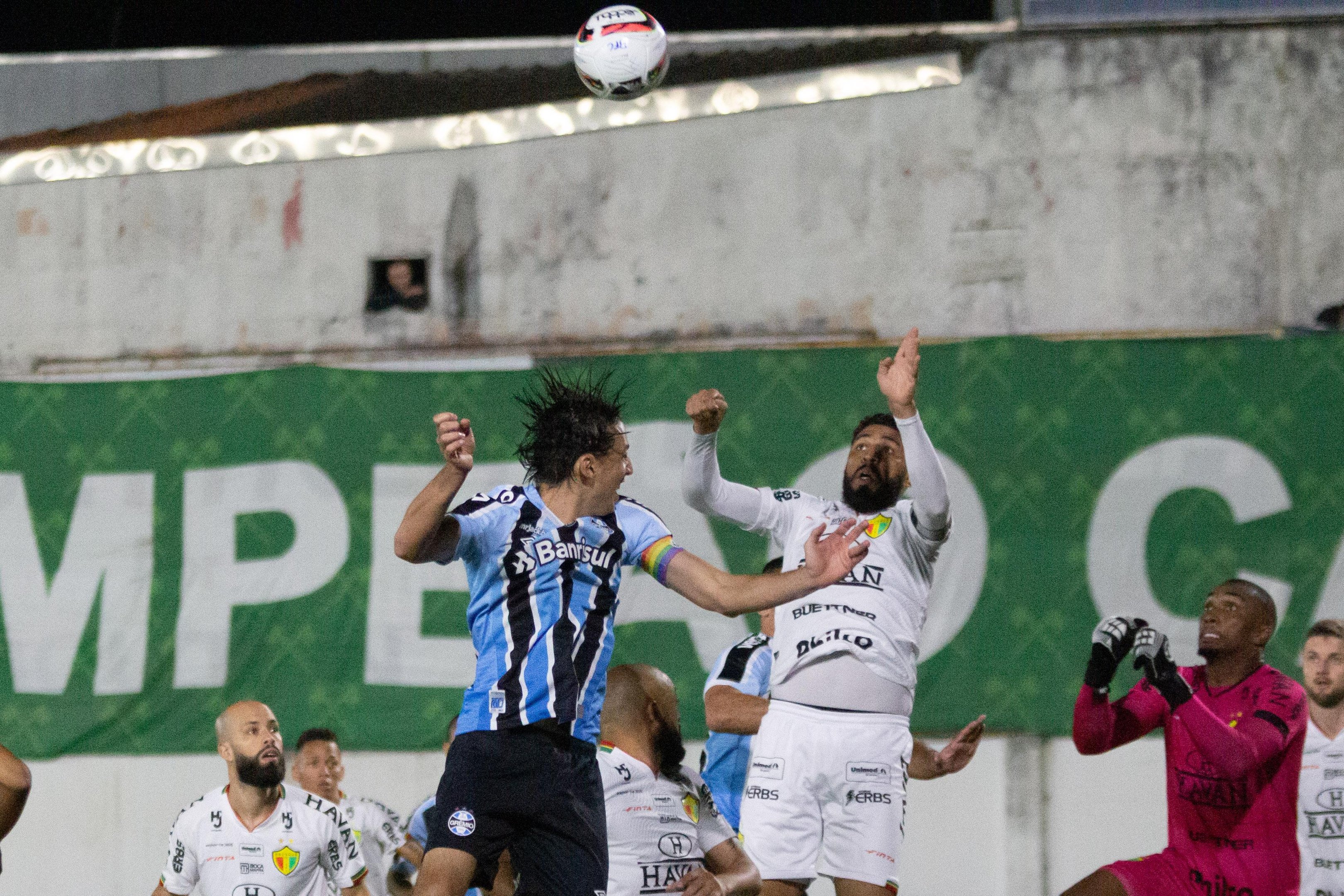 Tricolor encara advers&aacute;rio catarinense