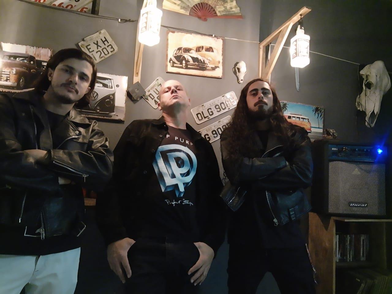 O trabalho da banda n&atilde;o se define por uma caracter&iacute;stica de estilo, mas dentro da esfera do Rock de ontem, hoje e amanh&atilde;