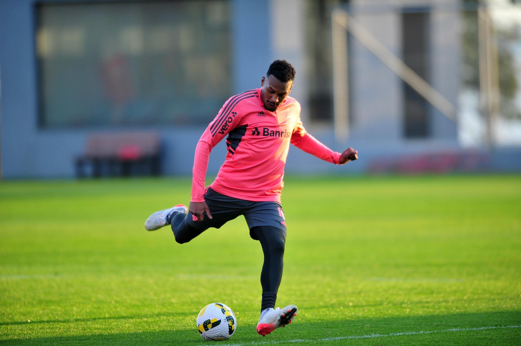 Edenilson n&atilde;o dever&aacute; seguir no Inter em 2023