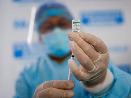 er&atilde;o vacinadas pessoas em ve&iacute;culos ou que chegarem a p&eacute;