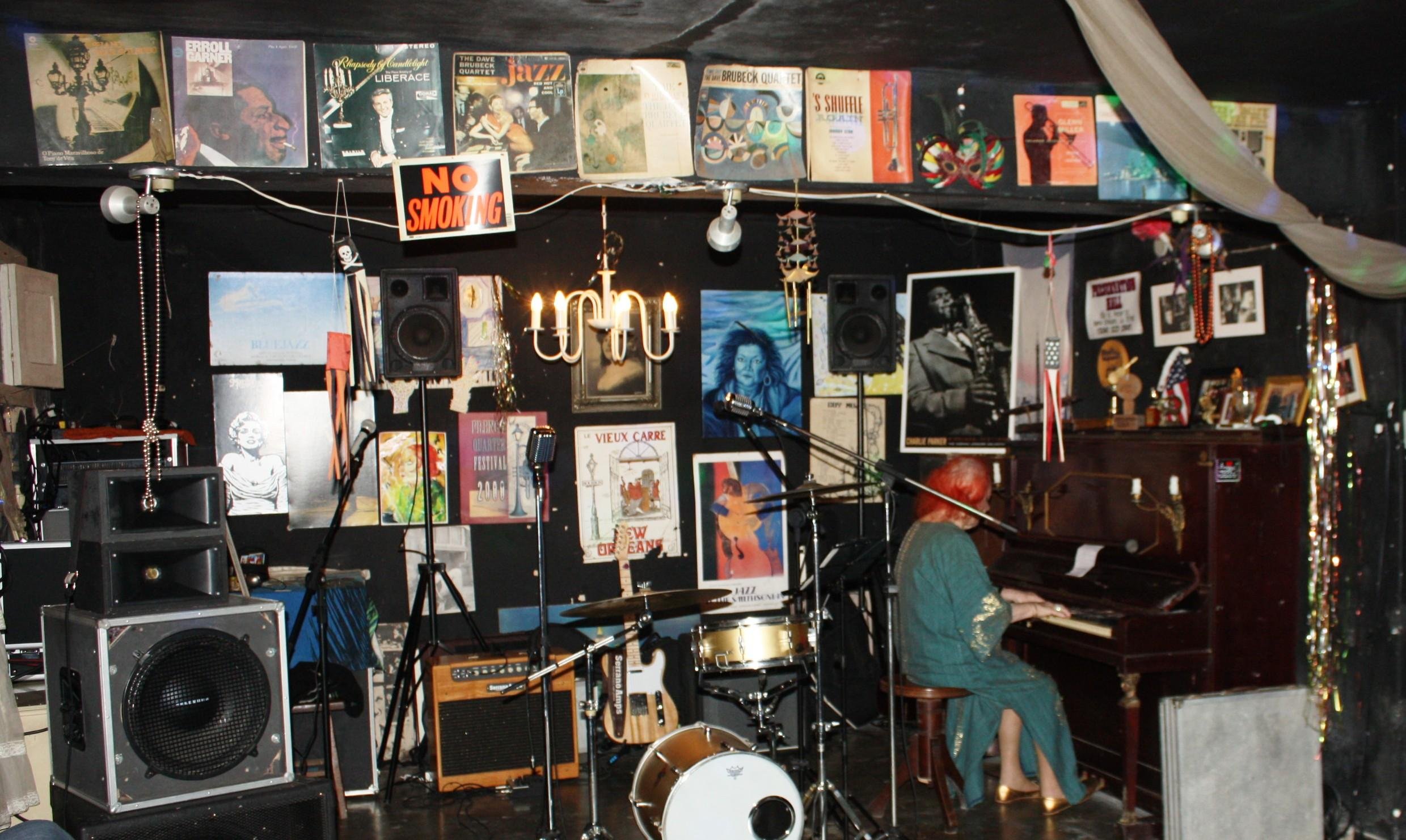 Dama do Jazz, Ivone Pacheco, em sess&atilde;o do Take Five Clube&nbsp;de&nbsp;Jazz.