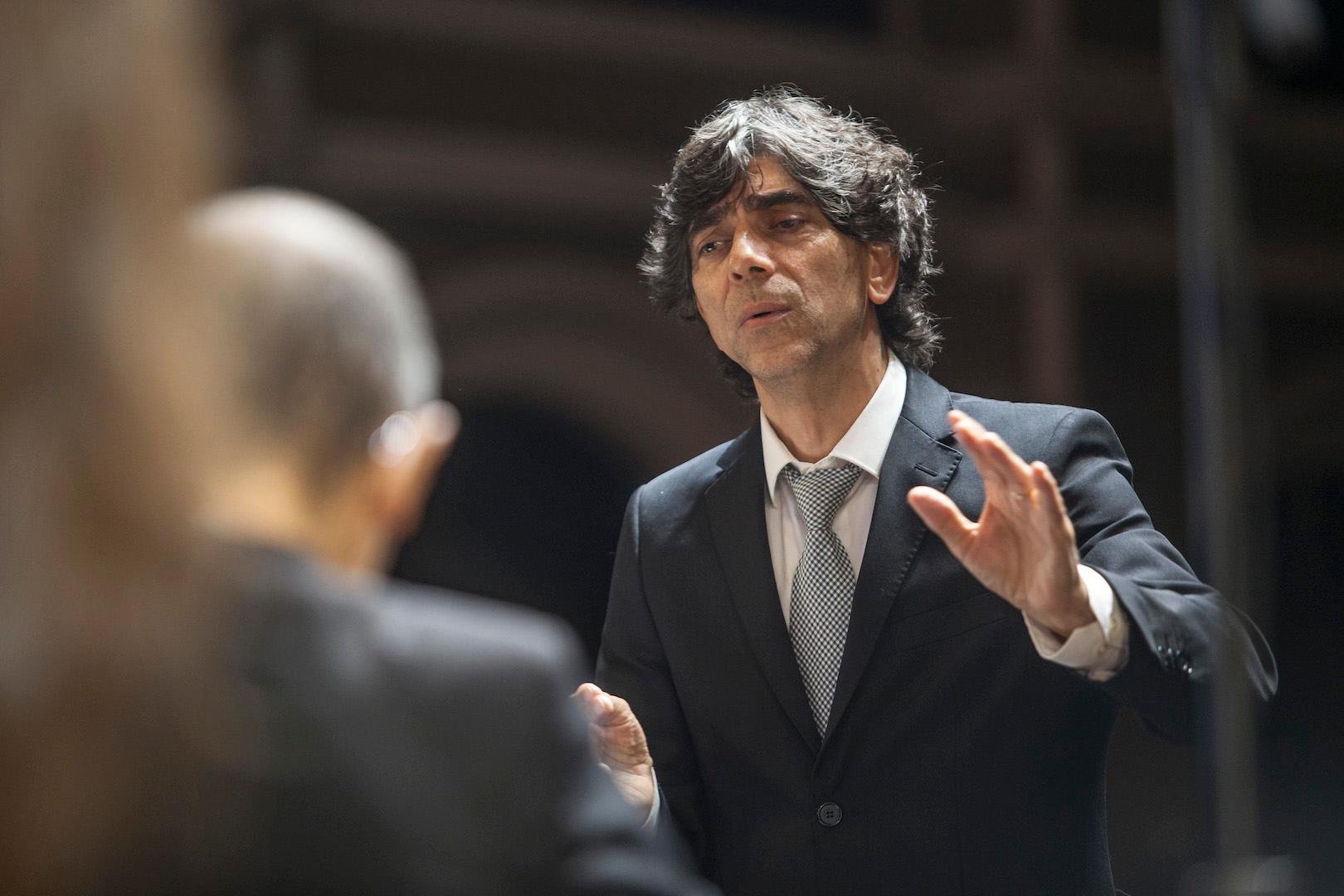 Tiago Flores &eacute; o regente e diretor art&iacute;stico da Orquestra de C&acirc;mara da Ulbra
