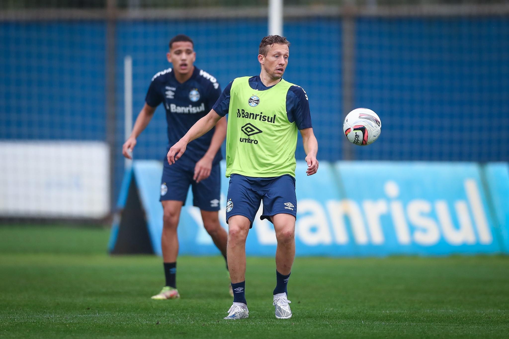 Lucas Leiva &eacute; &uacute;nica d&uacute;vida entre os titulares do Gr&ecirc;mio para s&aacute;bado