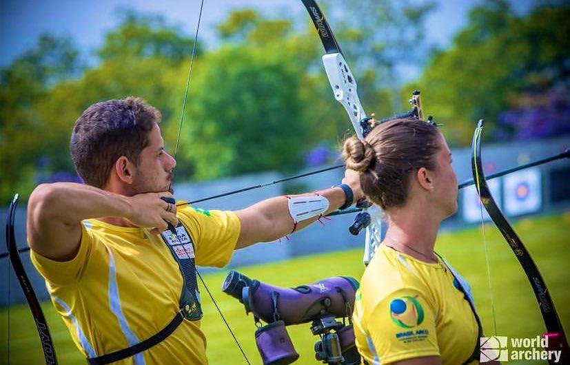 Marcos D'Almeida e Ana Luiza Caetano superam favoritos sul-coreanos