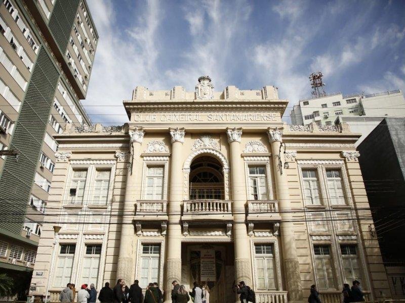 Pr&eacute;dio que &eacute; tombado como patrim&ocirc;nio hist&oacute;rico do munic&iacute;pio, foi inaugurado em 1926