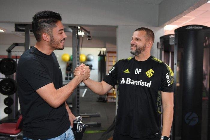 Daniel Pavan ao lado de Daniel, goleiro titular do Inter