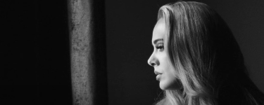 Adele revelou que, durante sua separa&ccedil;&atilde;o de Simon Konecki, precisava fazer terapia cinco vezes ao dia