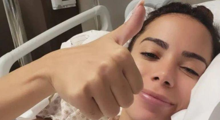 Cantora Anitta trata endometriose