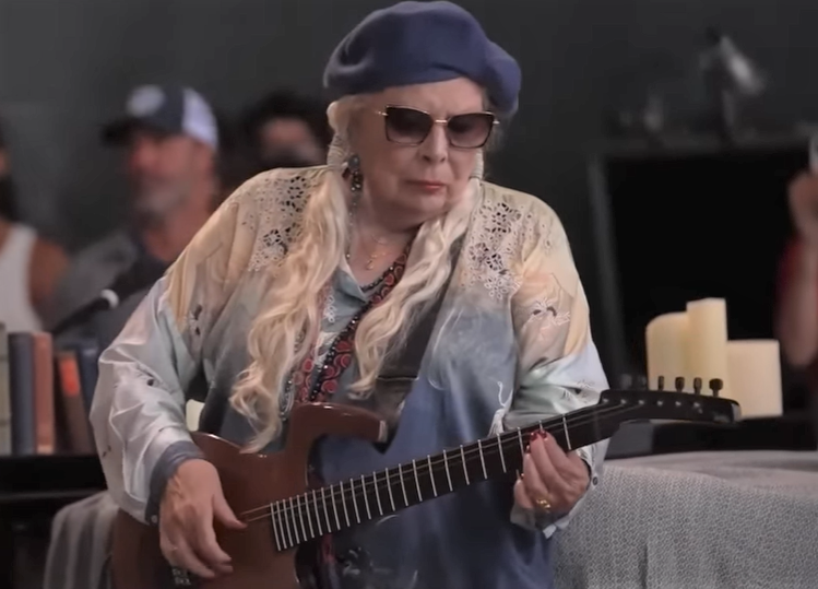 A cantora revolucion&aacute;ria foi agraciada no in&iacute;cio deste ano com o pr&ecirc;mio Pessoa do Ano MusiCares