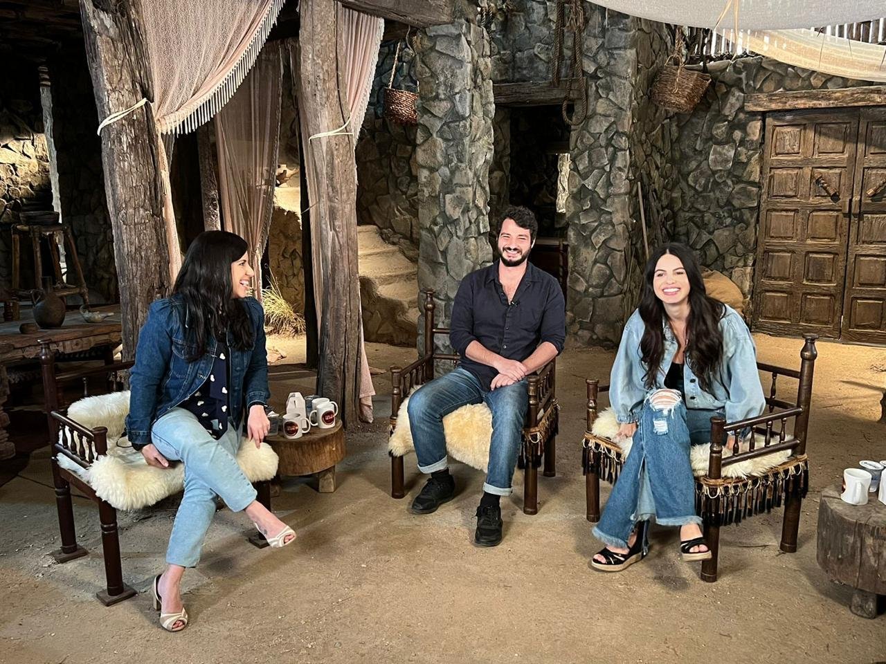 Ana Carolina Cury recebe C&eacute;sar Cardadeiro e Sthefany Brito no podcast 'Fora de S&eacute;rie'