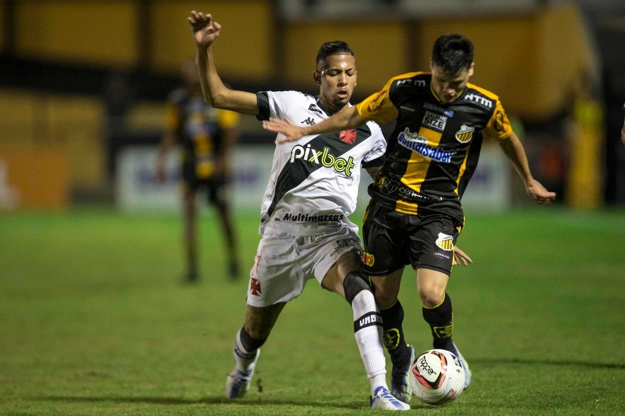 Vasco encaminhou contrata&ccedil;&atilde;o do lateral-direito Weverton