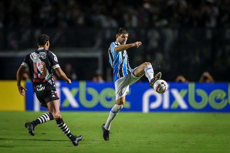 Gr&ecirc;mio deve fazer trabalho especial para acelerar retorno de Kannemann