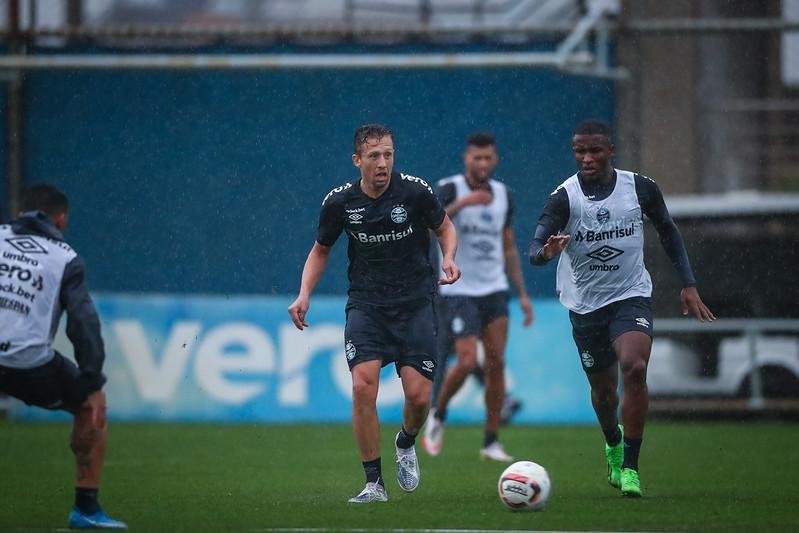 Lucas deve ser titular do Gr&ecirc;mio nesta sexta-feira