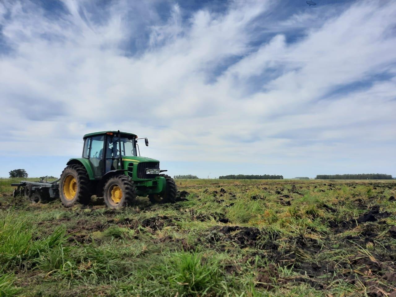 O trabalhador rural custeia o combust&iacute;vel e a Patrulha Agr&iacute;cola coloca o trator e o operador &agrave; disposi&ccedil;&atilde;o