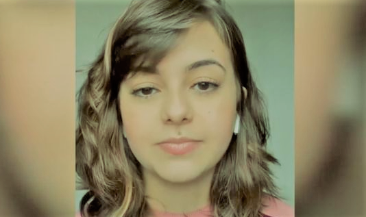 Klara Castanho voltou &agrave;s redes sociais para comentar seu momento atual. A atriz pode ser vista em "Bom dia, Ver&ocirc;nica", com estreia no streaming nesta semana