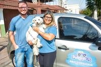 Bárbara Ferreira da Silva e Felipe Procasko Treviso têm um serviço de táxi dog e observam que há uma demanda crescente em relação a esse tipo de atendimento.