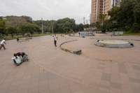 Piso de basalto da Praça da Matriz foi replicado na pista, assim como outras características das ruas da Capital