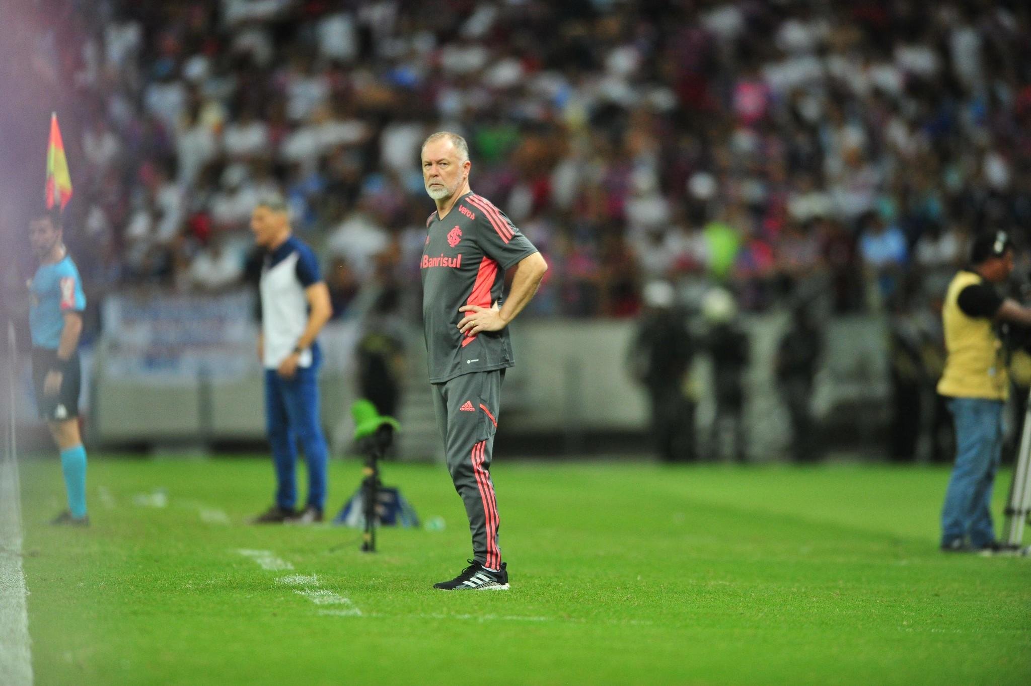 Mano Menezes reconhece o vexame do Inter na Arena Castel&atilde;o