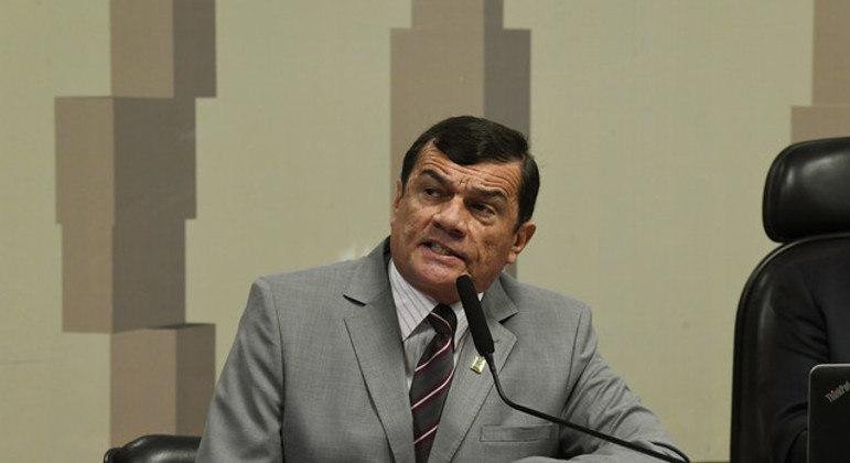 Mais cedo, Tribunal Superior Eleitoral anunciou a retirada do coronel Ricardo Sant'Anna por divulgar not&iacute;cias falsas