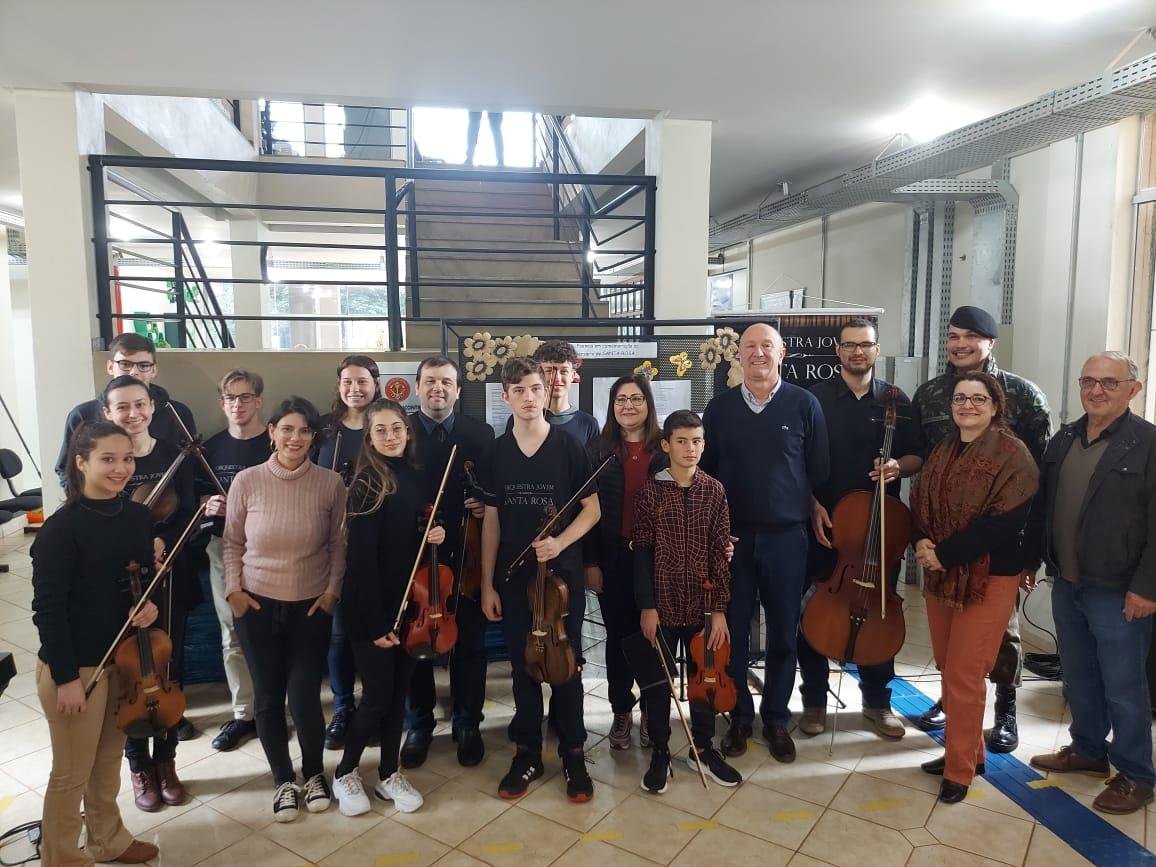 O projeto congrega crian&ccedil;as, jovens e adultos possibilitando o crescimento musical