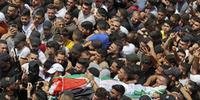 Pessoas carregam o corpo de Ibrahim al-Nabulsi, que foi morto em um ataque israelense