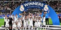 Jogadores do Real Madrid comemoram título da Supercopa da Uefa