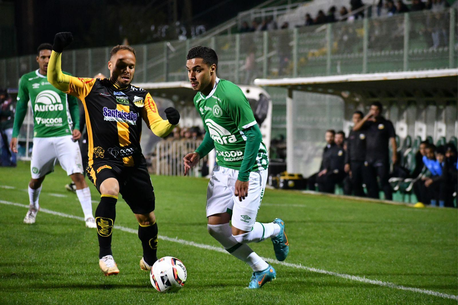 Empate em 2 a 2 aconteceu em jogo movimentado