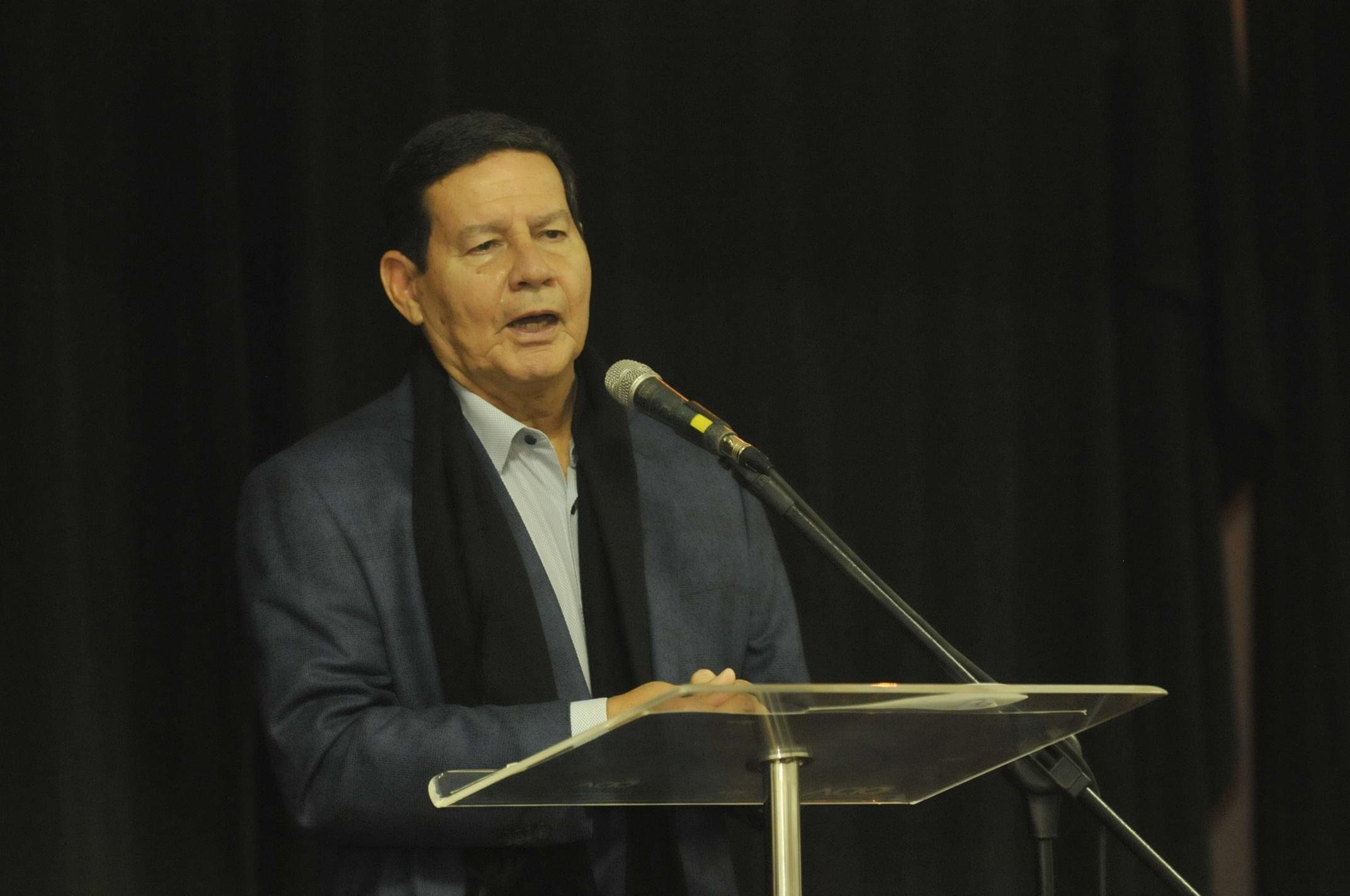 Mour&atilde;o minimiza pol&ecirc;mica sobre ra&ccedil;a no registro de campanha no RS
