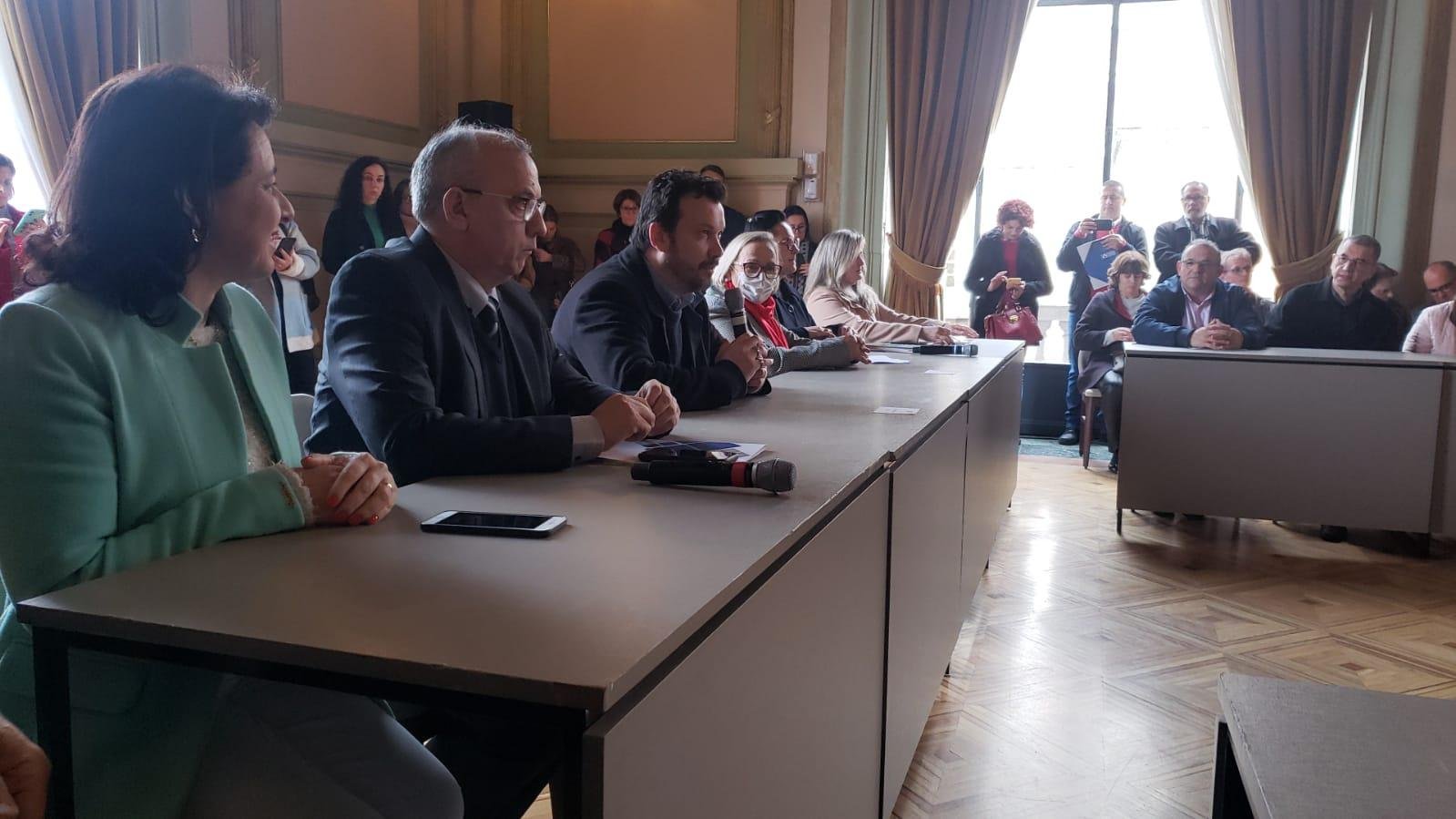 Desta Assembleia foi extra&iacute;do um documento, entregue no Pal&aacute;cio Piratini, para o Chefe da Casa Civil
