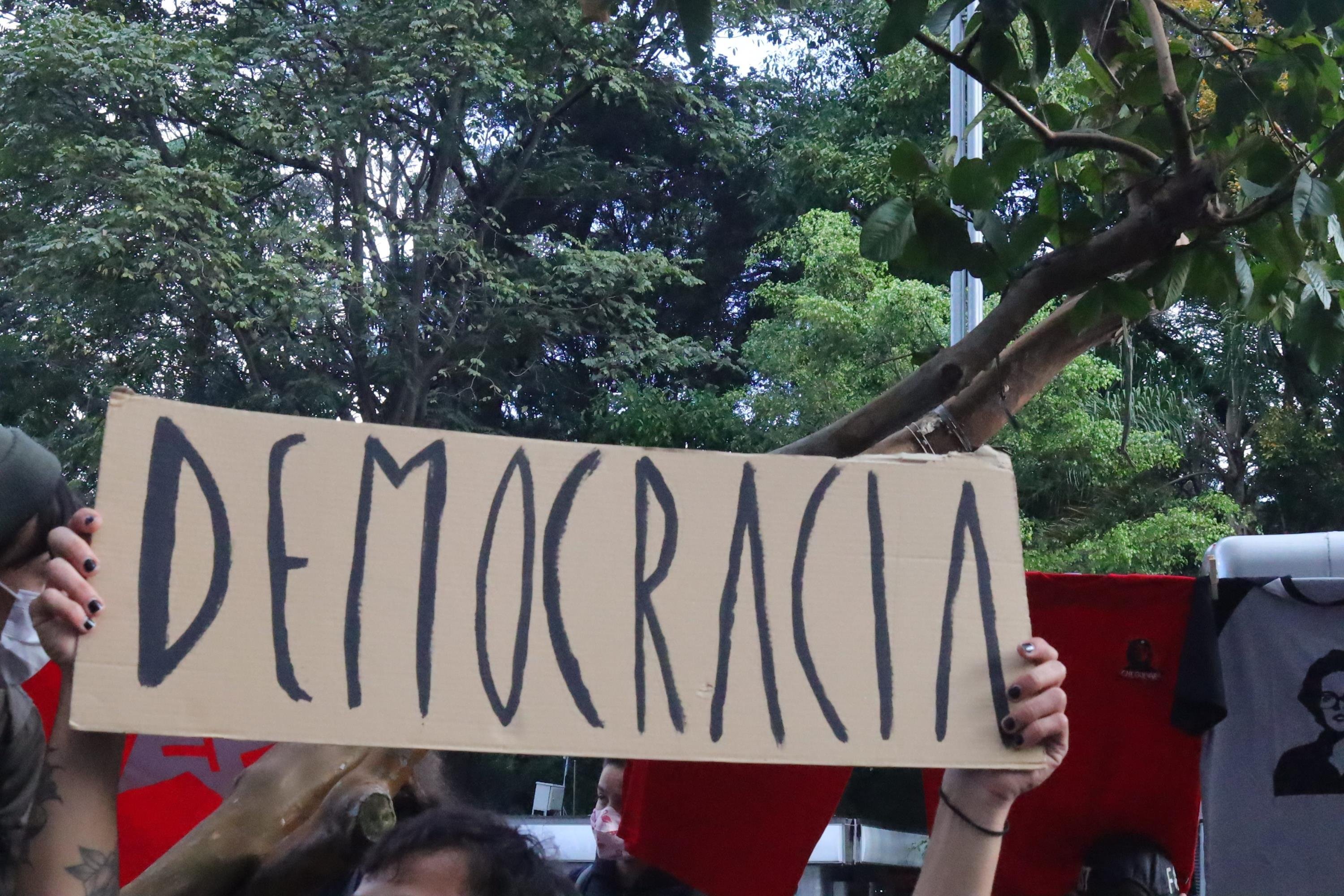 Diversos atos em defesa da democracia foram realizados em todo o pa&iacute;s