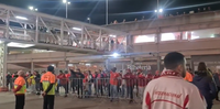 Grupo protestou na saída do estádio