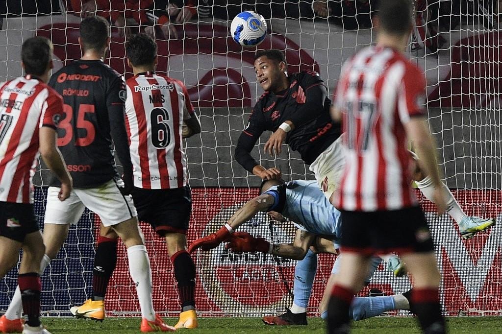 Athletico-PR est&aacute; na semifinal da Libertadores