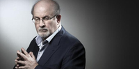 Salman Rushdie, cujo polêmico livro 