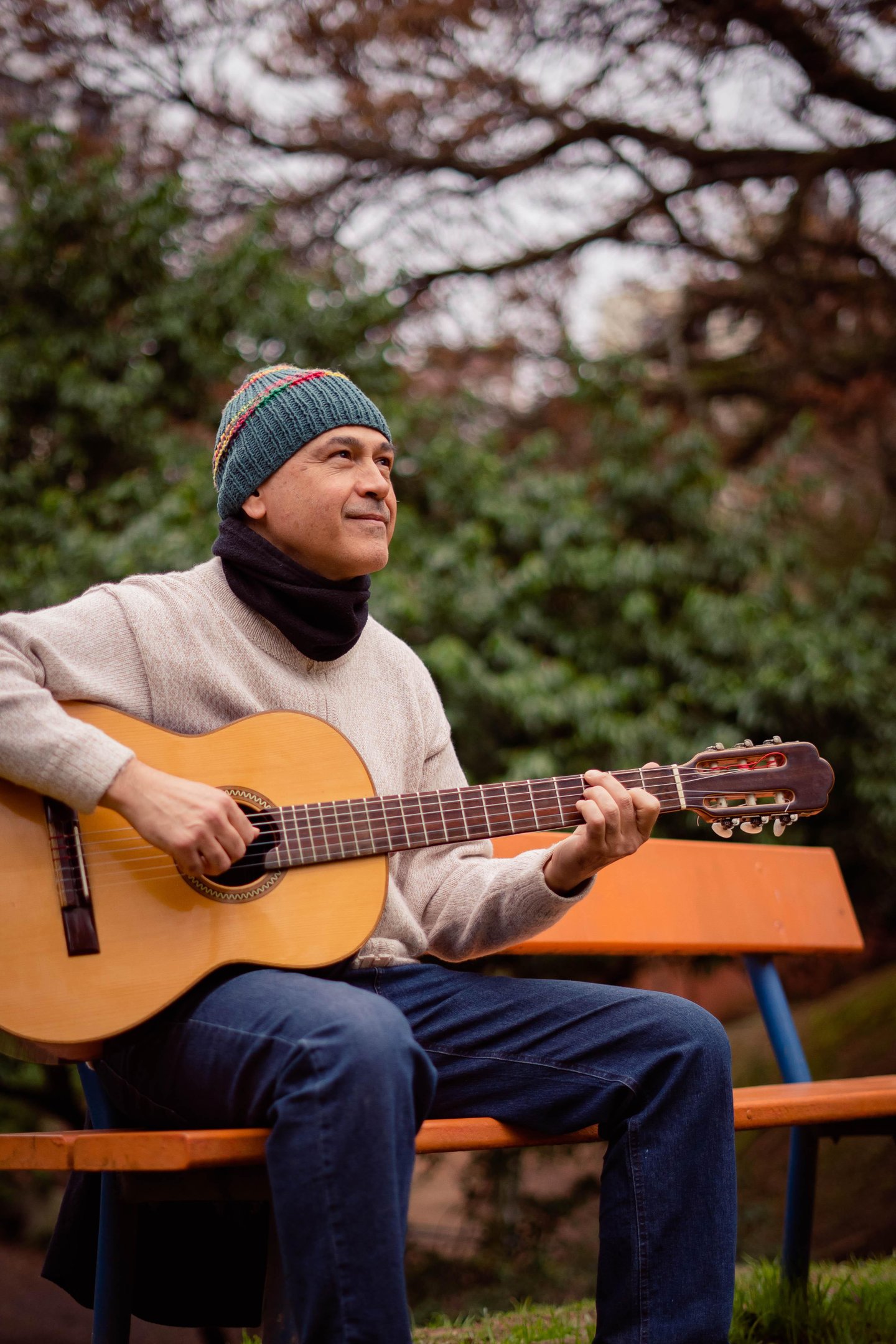 Cantos, compositor e instrumentista M&aacute;rio Falc&atilde;o