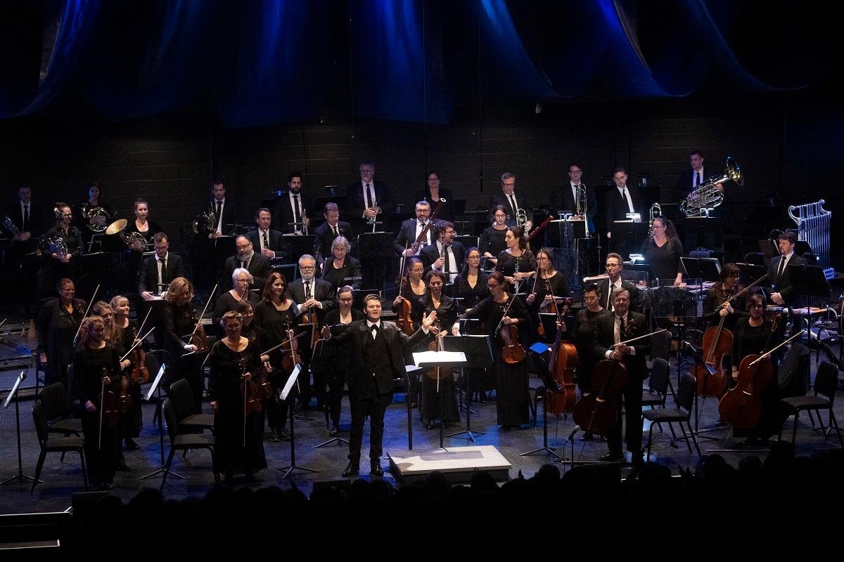Quarta maior sinf&ocirc;nica de Quebec, a Orquestra Sinf&ocirc;nica de Longueuil vem com 38 instrumentistas na turn&ecirc; pela Am&eacute;rica Latina.