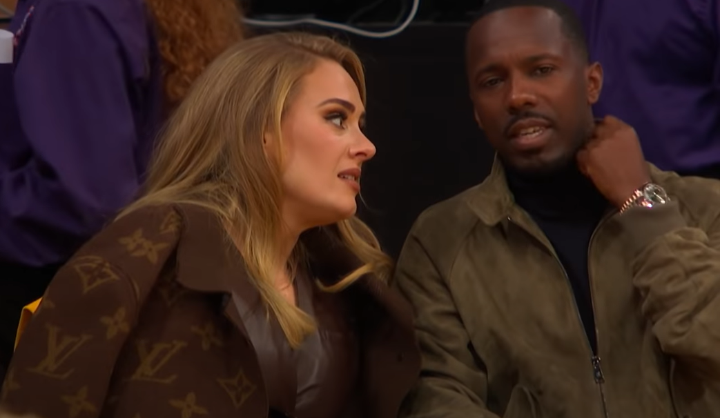Adele e agente esportivo Rich Paul, em jogo pela NBA de Los Angeles Lakers x Golden State Warriors em Los Angeles, no ano passado.