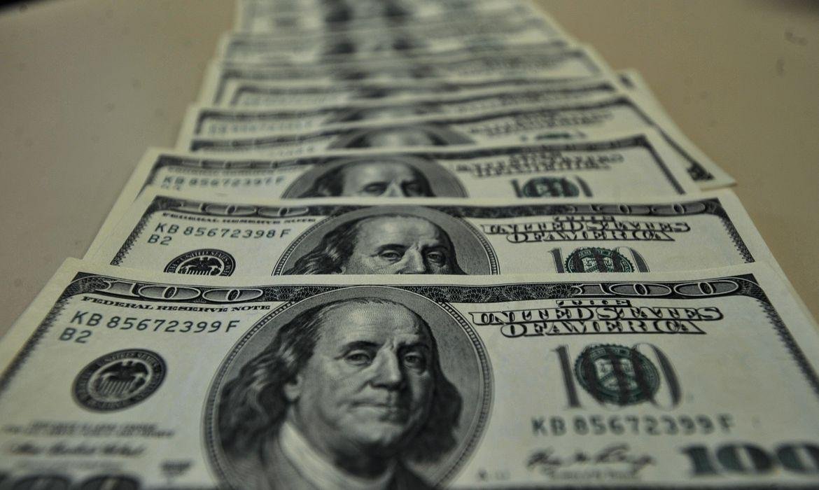 D&oacute;lar acumulou alta de 2,11% na semana passada