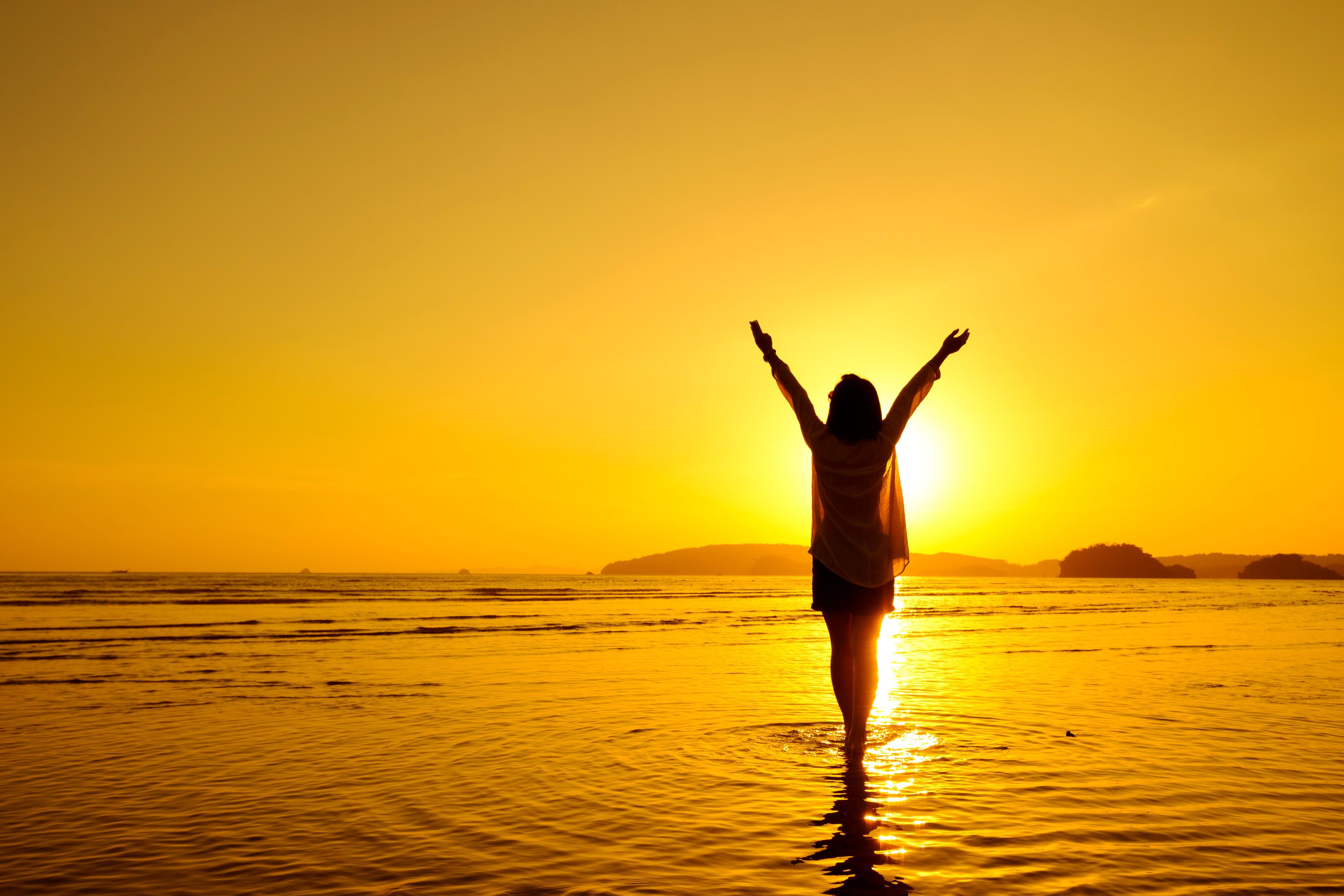 Apesar de o sol ser essencial para a absor&ccedil;&atilde;o da vitamina D, n&atilde;o &eacute; recomendado exagerar, 15-20 minutos ao dia j&aacute; s&atilde;o suficientes e podem auxiliar a alcan&ccedil;ar 10 mil unidades de vitamina D