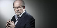 Salman Rushdie foi atacado em Nova York