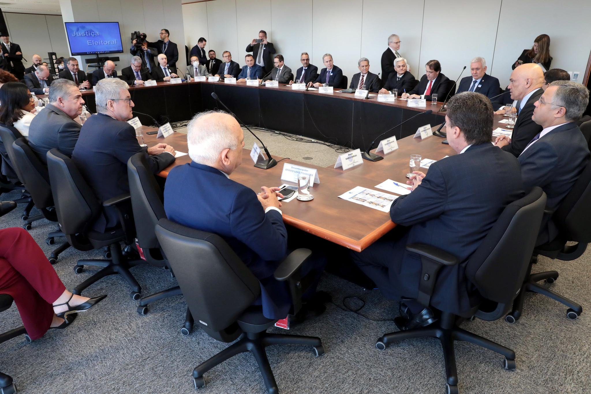 Ministro reuniu-se com os representantes dos 27 Tribunais Regionais Eleitorais (TREs) do pa&iacute;s
