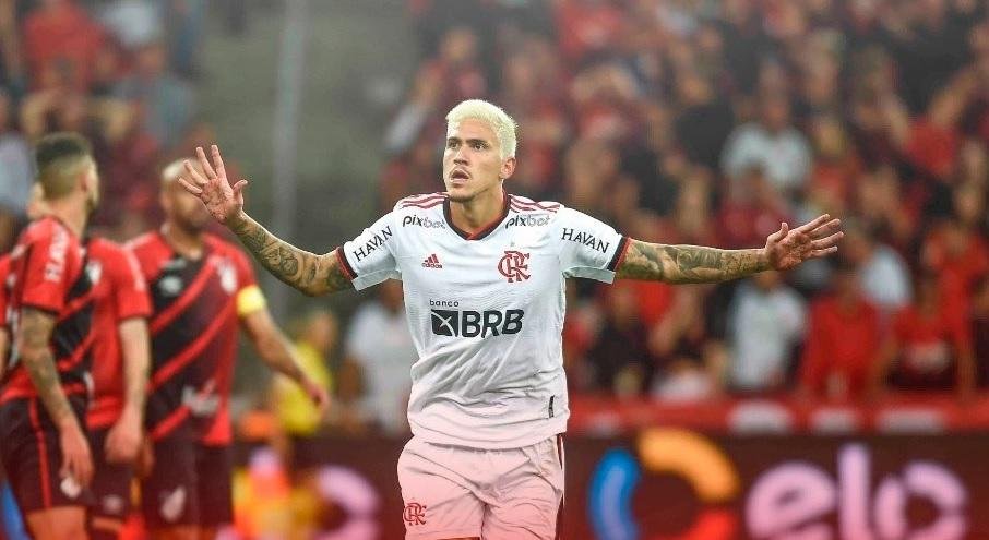 Pedro fez gol decisivo, de bicicleta