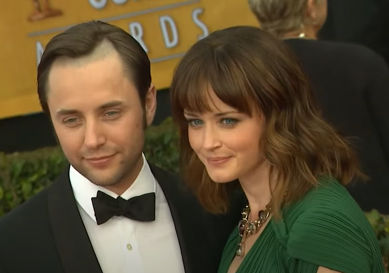 Bledel e Kartheiser, de 43 anos, se casaram em junho de 2014, numa cerim&ocirc;nia secreta em Ojai, na Calif&oacute;rnia