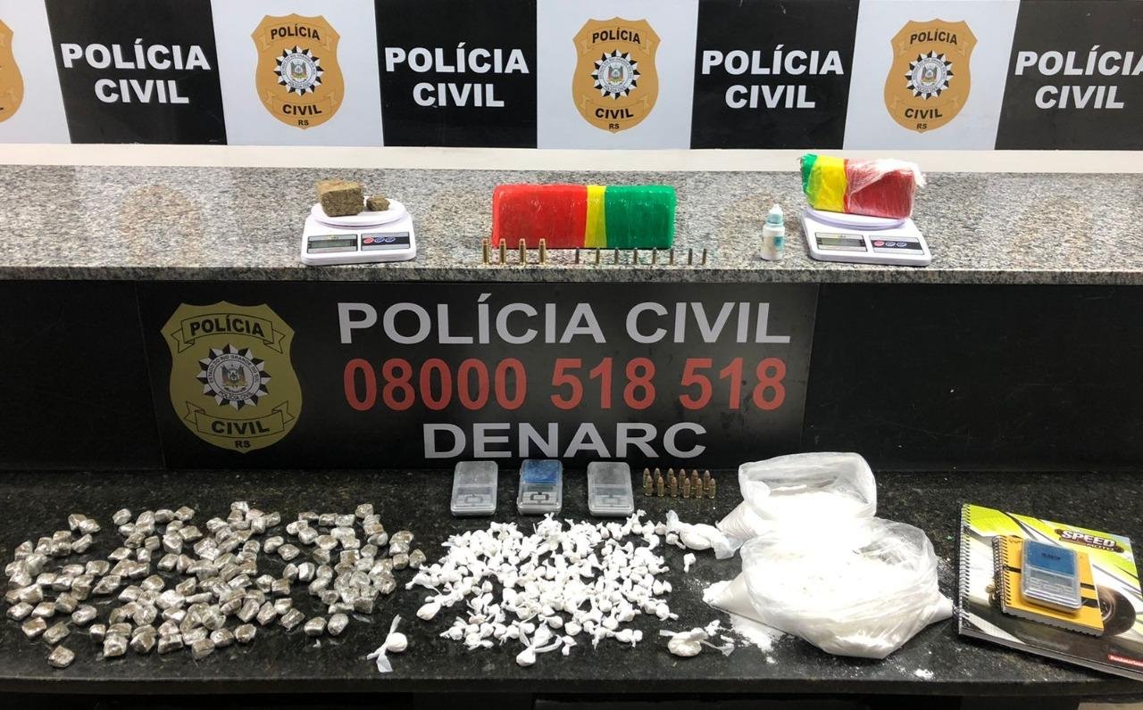 Al&eacute;m da droga, houve ainda o recolhimento de muni&ccedil;&otilde;es
