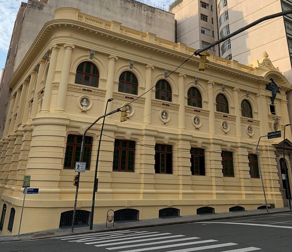 Revitaliza&ccedil;&atilde;o do pr&eacute;dio hist&oacute;rico da Biblioteca P&uacute;blica do Estado iniciou em fevereiro &uacute;ltimo e est&aacute; sendo entregue &agrave; popula&ccedil;&atilde;o at&eacute; o final do ano.